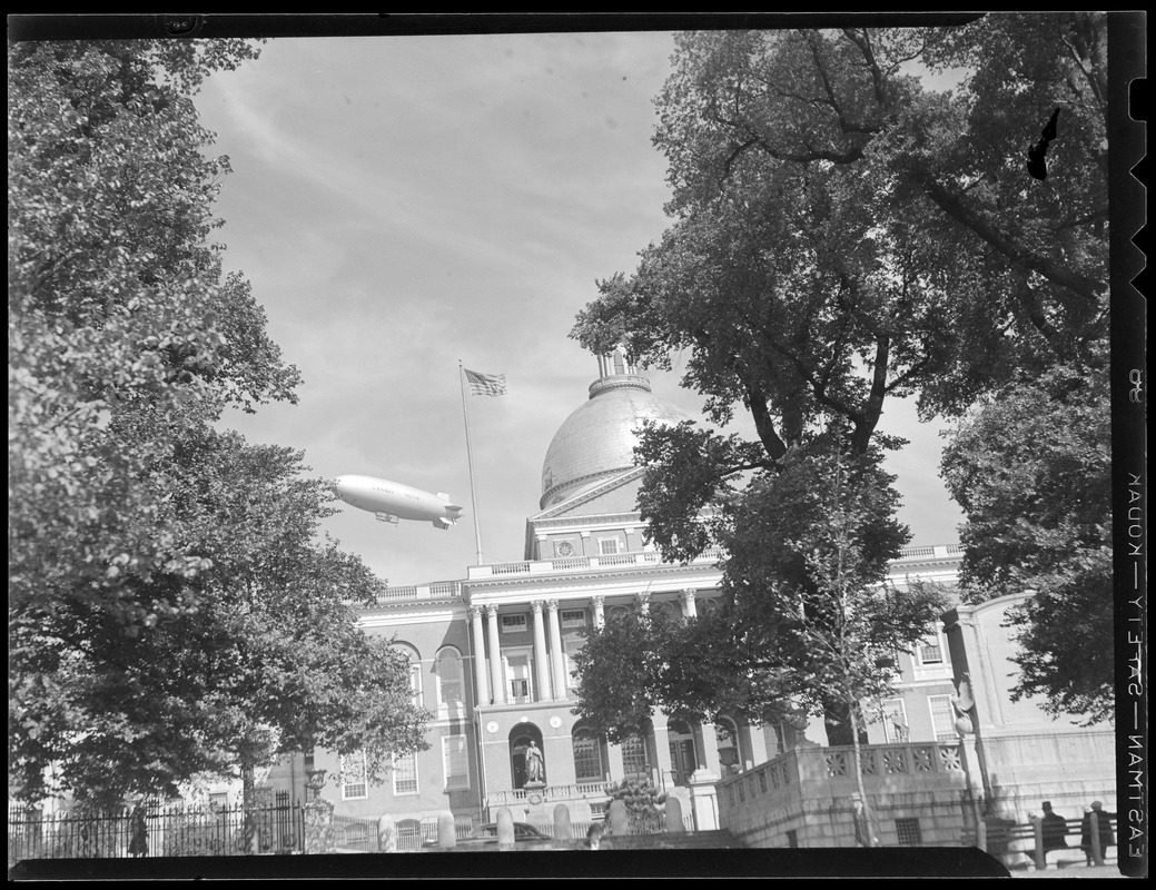 Zeppelin over State House