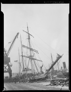 Maritime: Adm. Byrd's ship Bear coming into Boston