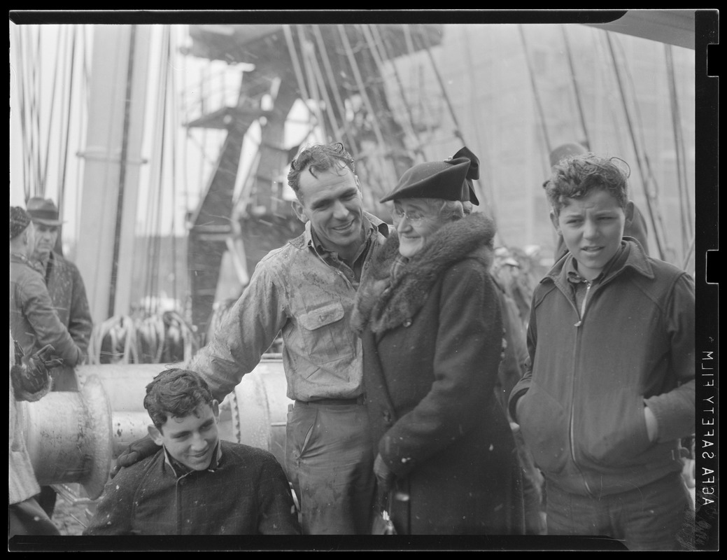 Maritime: Adm. Byrd's ship Bear coming into Boston - Digital Commonwealth