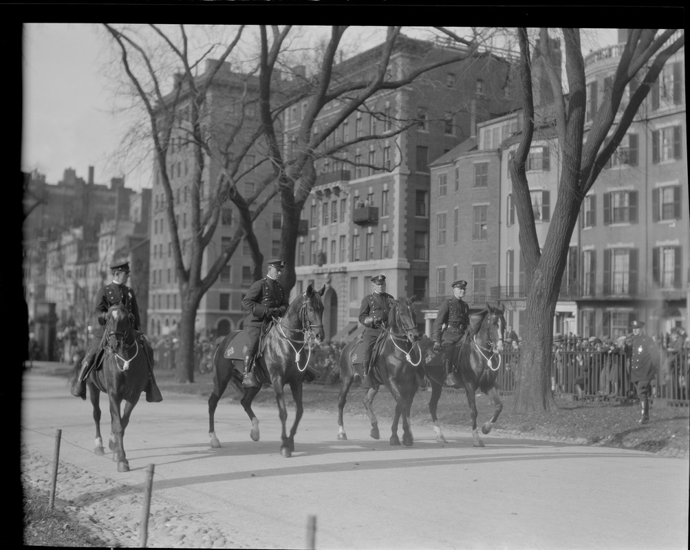 Mounted police patrol on common