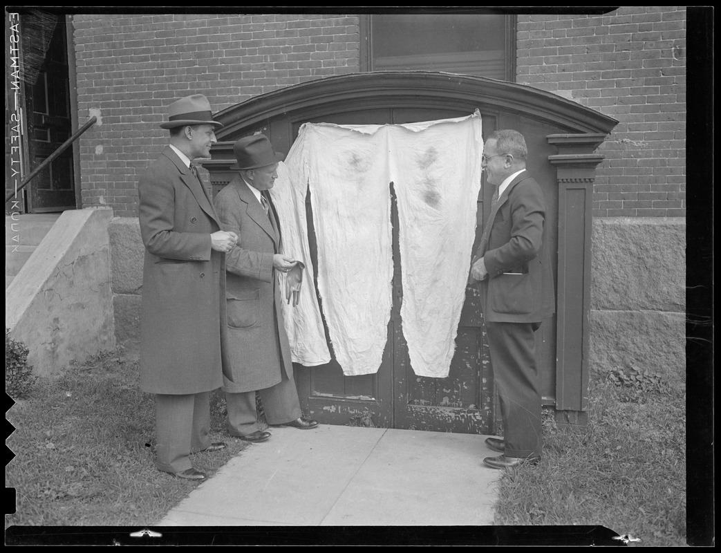 Policemen Joseph Hart, James Crowley and George Mulcahey examine nightgown, sheet and surgeon's glove found with legs of Grayce Asquith