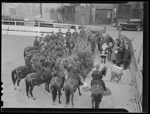 Boston mounted police with Saint Nick