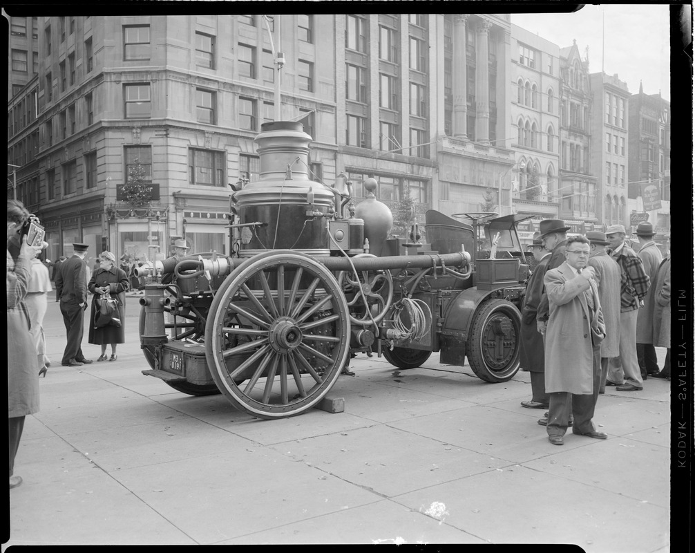 Old time steamer on parade, Tremont Street