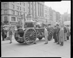 Old time steamer on parade, Tremont Street