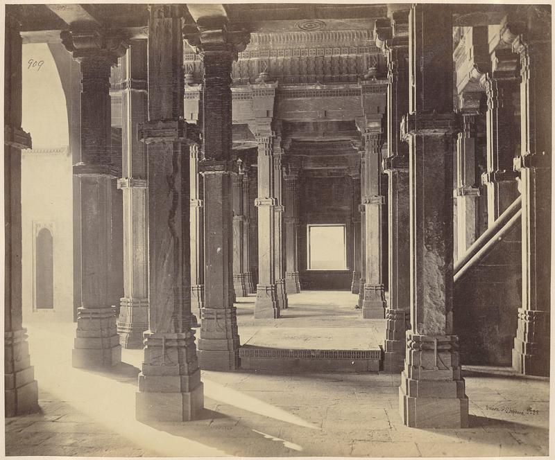 The Rani ka Masjid, interior