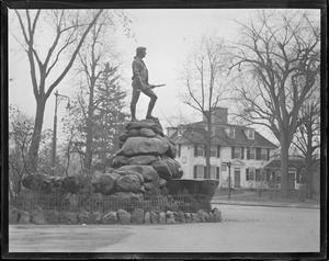 Lexington green and minuteman statue