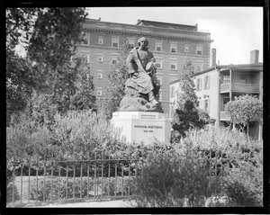 Statue of Hawthorne, Salem