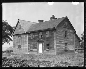 Brown house on Main Street in Watertown, built in 1661