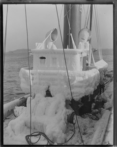 Trawler Surf - iced up: steam trawler Surf