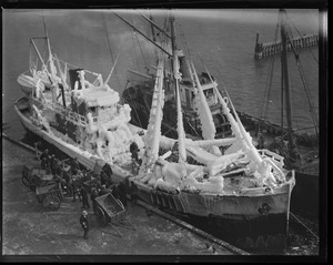 Trawler Flow covered in ice