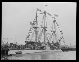 USS Constitution and sub O-7 in Navy Yard