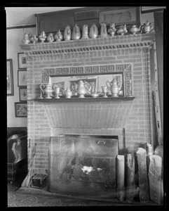Red Lion Inn: interior/fireplace with kettles