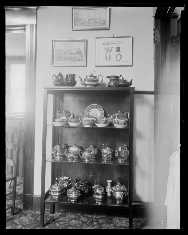 Red Lion Inn: tea kettle collection