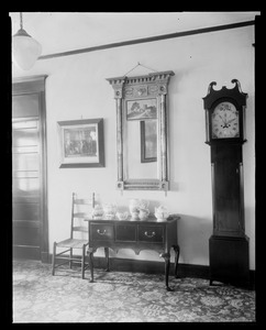 Red Lion Inn: interior/furniture, mirror & standing clock