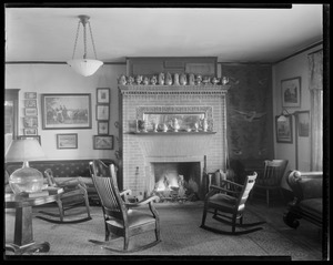 Red Lion Inn: interior/sitting room