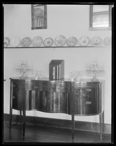 Red Lion Inn: interior/furniture & plates