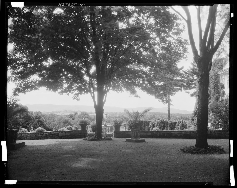 Bellefontaine: garden overlook