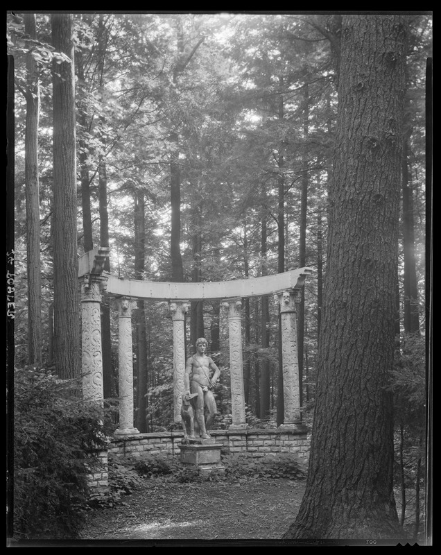 Bellefontaine: garden statue in woods