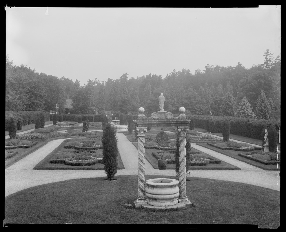 Bellefontaine: garden with statues