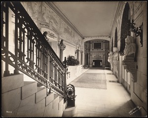 Bellefontaine: staircase and hall