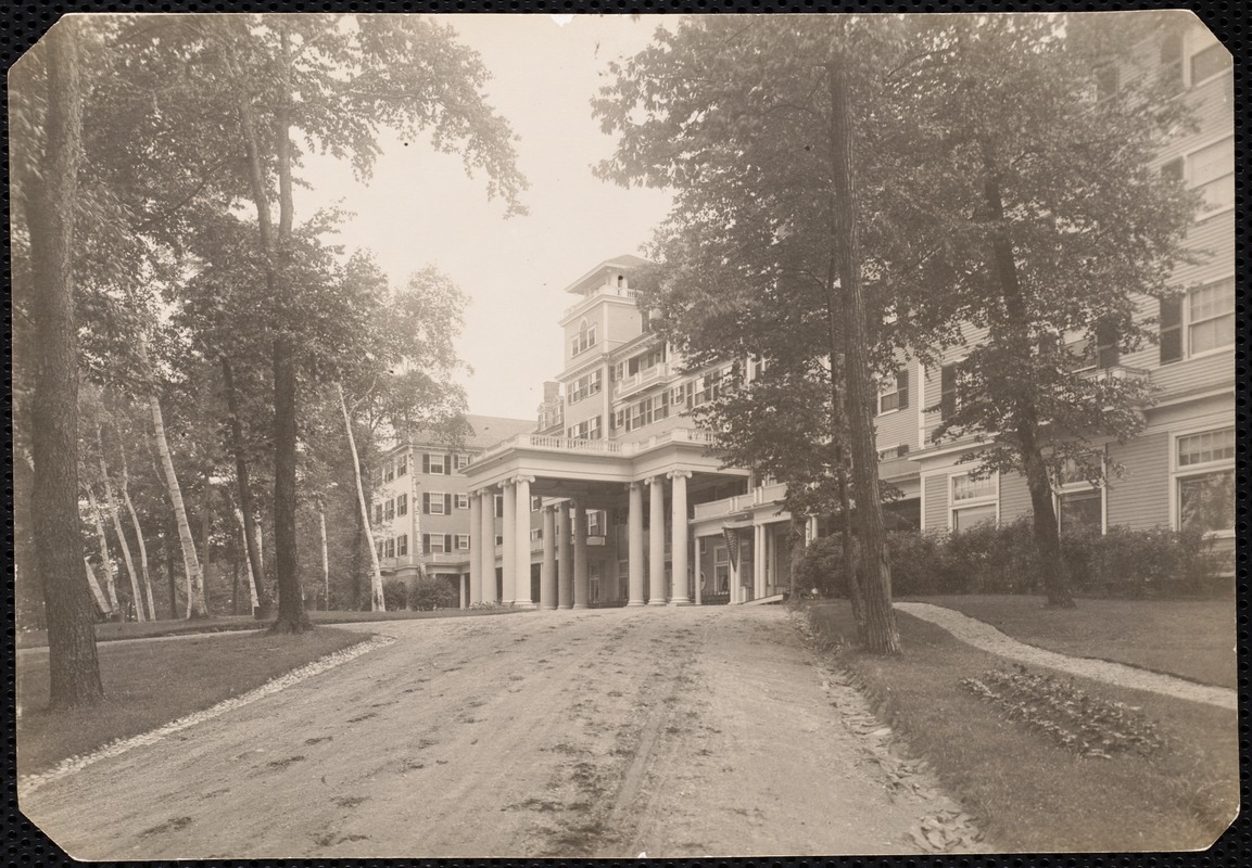 Aspinwall Hotel: front entrance from drive