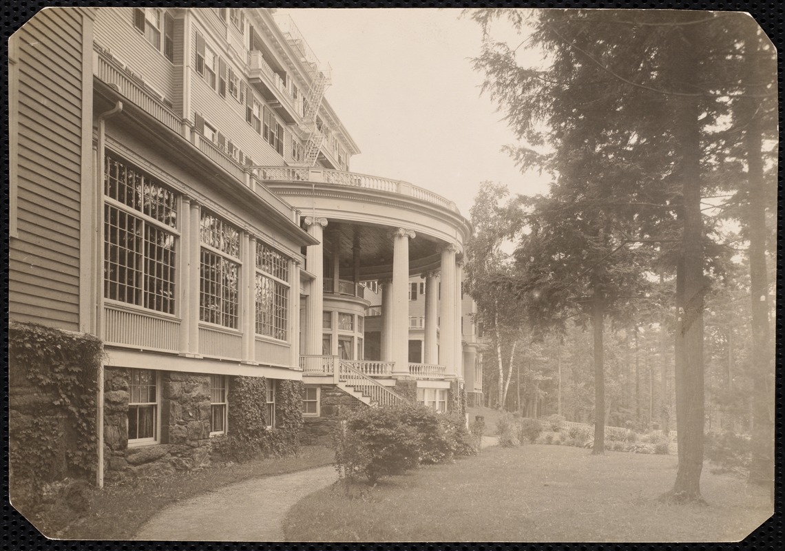 Aspinwall Hotel: back entrance, curves out, trees