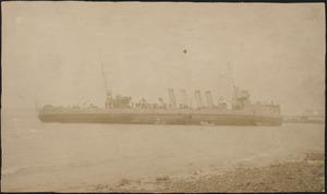 USS Jouett grounded in fog in Melville, RI (north of Newport) on October 17, 1925 at 7:45 AM