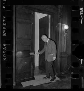 Man standing in a doorway and pointing at the lock