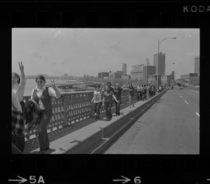 Students from Boston area colleges and universities march across Longfellow Bridge from Cambridge to Boston to protest US march into Cambodia and the killing of four Ohio students at Kent State