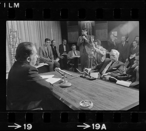 Holding court - Atty. F. Lee Bailey, who has been charged with improper conduct by the Boston Bar Ass'n, presents his side of the case to Boston newsmen, including Record American reporter Tom Berube at right