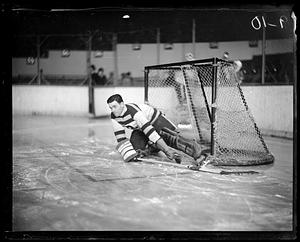 Bruins goalie Tiny Thompson