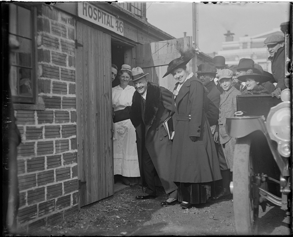 Billy Sunday and wife enter building on Huntington Ave.