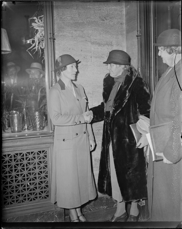 Mrs. Herbert Hoover visits Boston with girl scouts