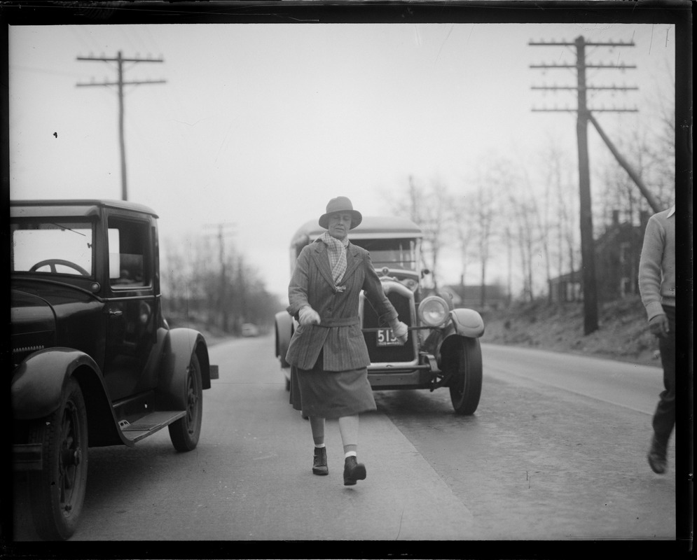 Eleonora Sears walking from Newport to Boston