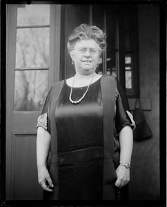 Mrs. Hiram Maxim, wife of the famous inventor of the gun silencer, Hartford, Conn.