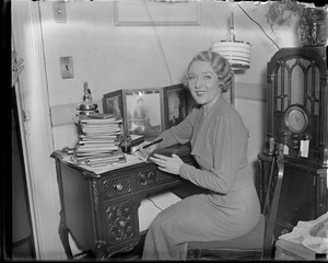 Mary Pickford in dressing room, Boston