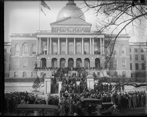 Crowd at State House for swearing in ceremony of Gov. Curley