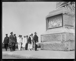 Pres. Coolidge and wife visit monument to pilgrims in Plymouth, MA