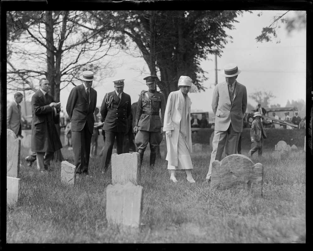 Pres. and Mrs. Coolidge in cemetery