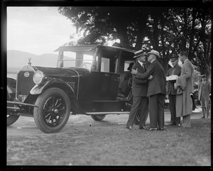 Pres. Coolidge kisses his father goodbye in Plymouth, VT