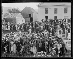 Admirers of Pres. Coolidge at Plymouth, VT