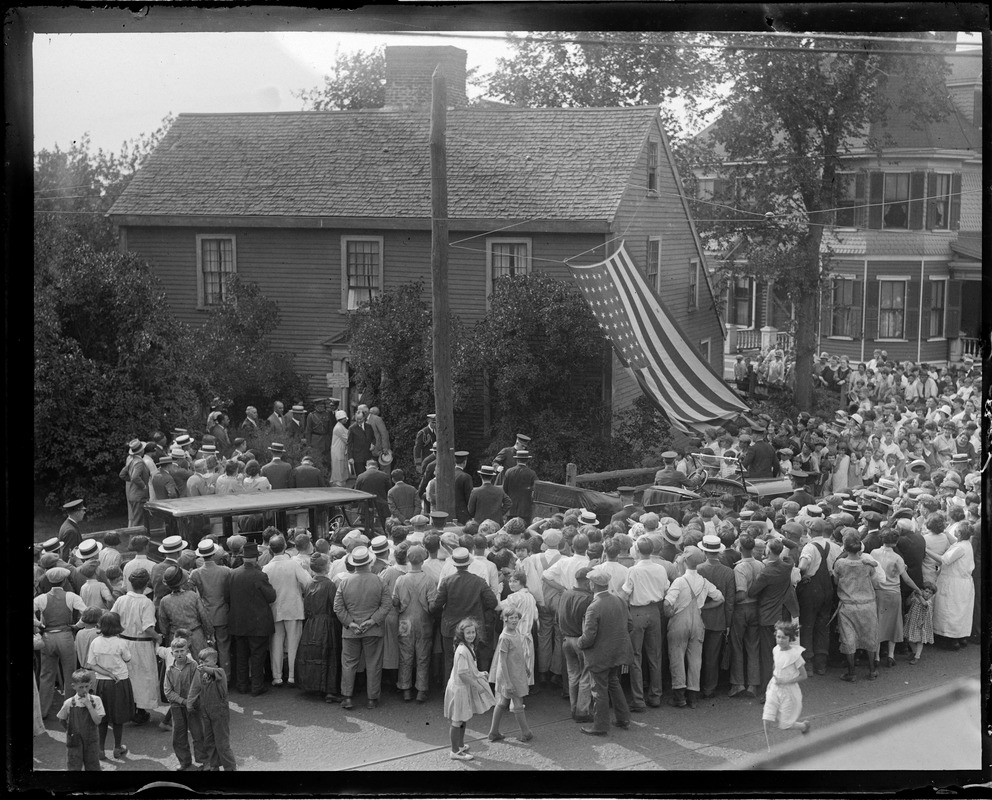 Pres. Coolidge and wife visit Adams birthplace in Quincy