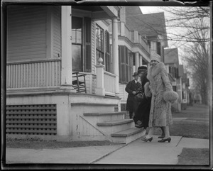 Mrs. Coolidge arriving at her mother's home in Northampton