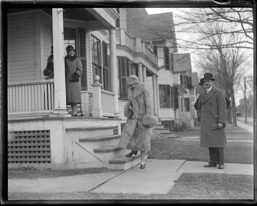 Mrs. Coolidge arrives at her mother's home in Northampton