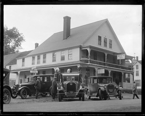Pres. Coolidge stops for a bite to eat at the Gilsum Inn on his way from Plymouth, VT to Boston