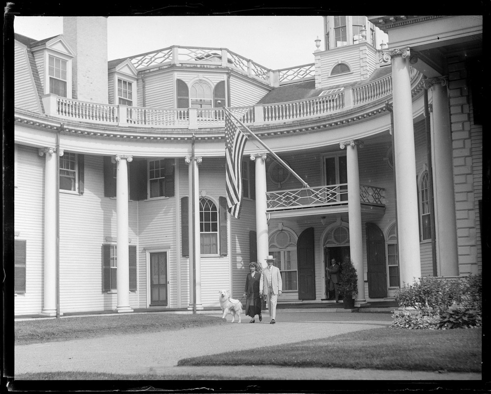 Pres. Coolidge with wife and dog Rob Roy