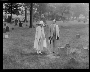 Pres. and Mrs. Coolidge in cemetery