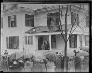 Pres. Coolidge and wife return to Northampton after the end of Coolidge's second term