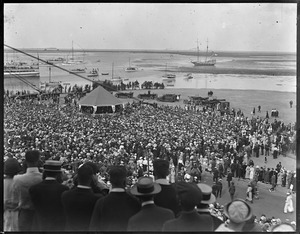 Pres. Harding's visit to Plymouth draws a crowd