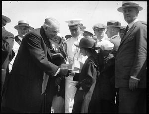 Pres. Harding greeting by little girl in Plymouth
